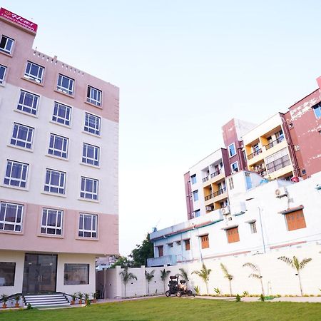 Hotel The Marutinandan Grand Deoghar Exteriér fotografie